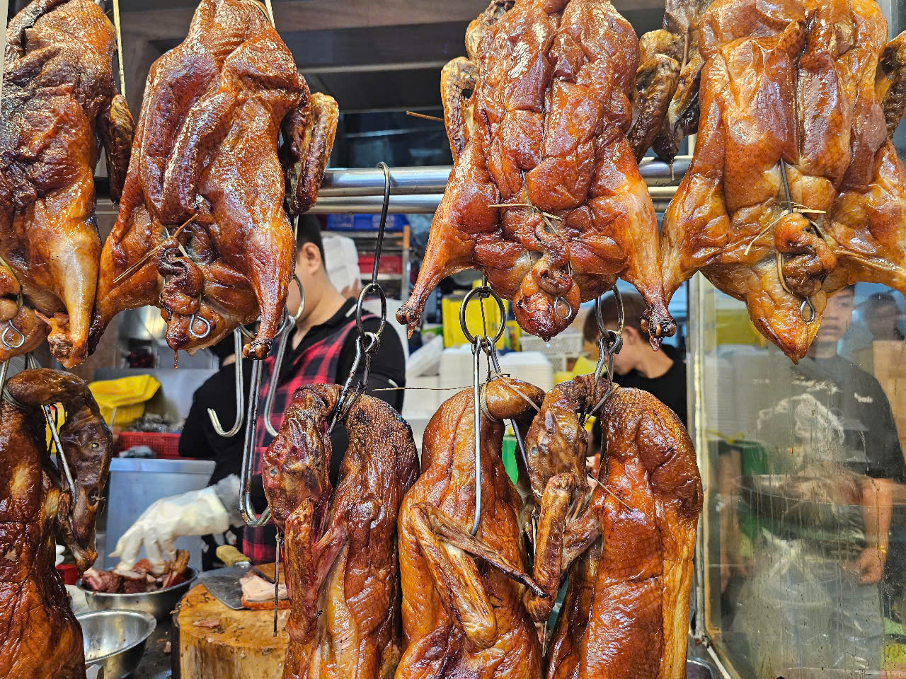 Bánh thần tài, heo quay cúng khai trương "cháy hàng" trong ngày mùng 6 - Ảnh 5