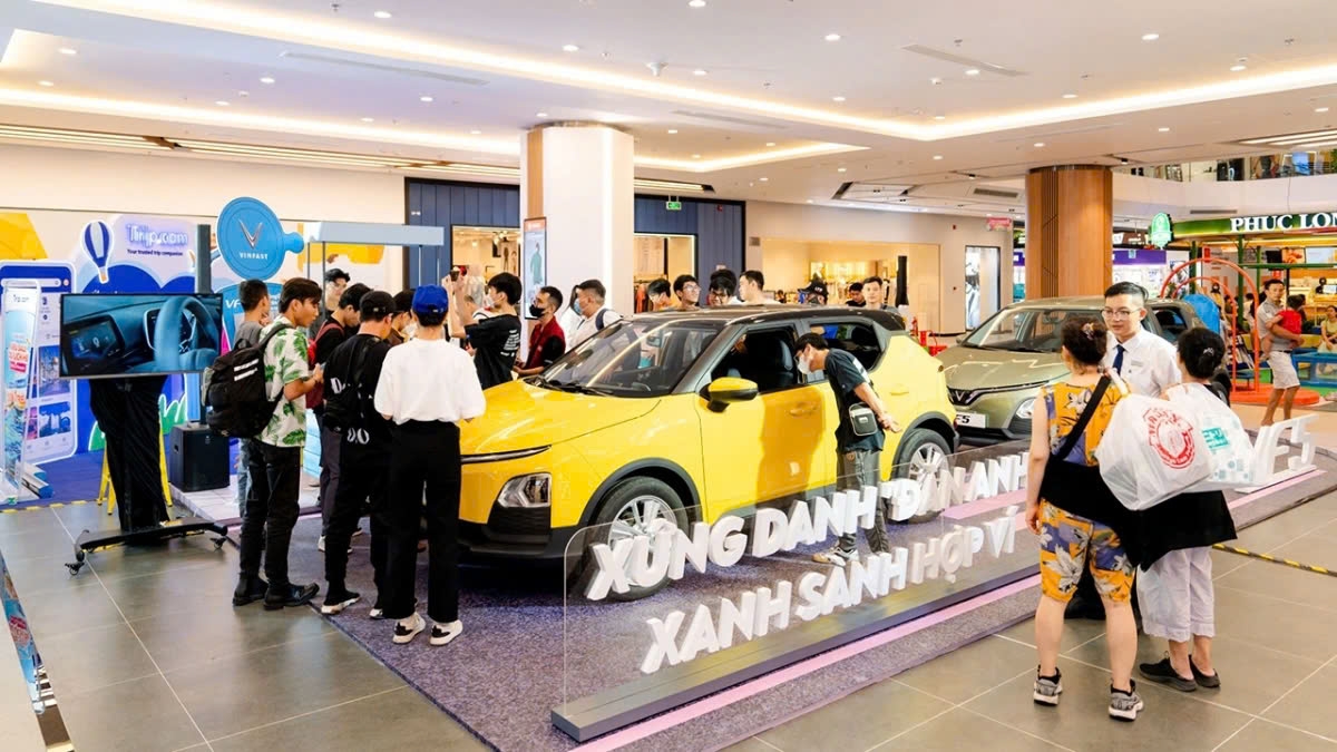 Khách đổ xô mua ô tô điện trước khi ưu đãi phí trước bạ 0% kết thúc - Ảnh 1