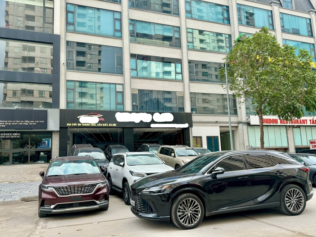 Thị trường ô tô cũ Hà Nội sau Tết: Giao dịch ảm đạm, khách mua thưa thớt - Ảnh 5