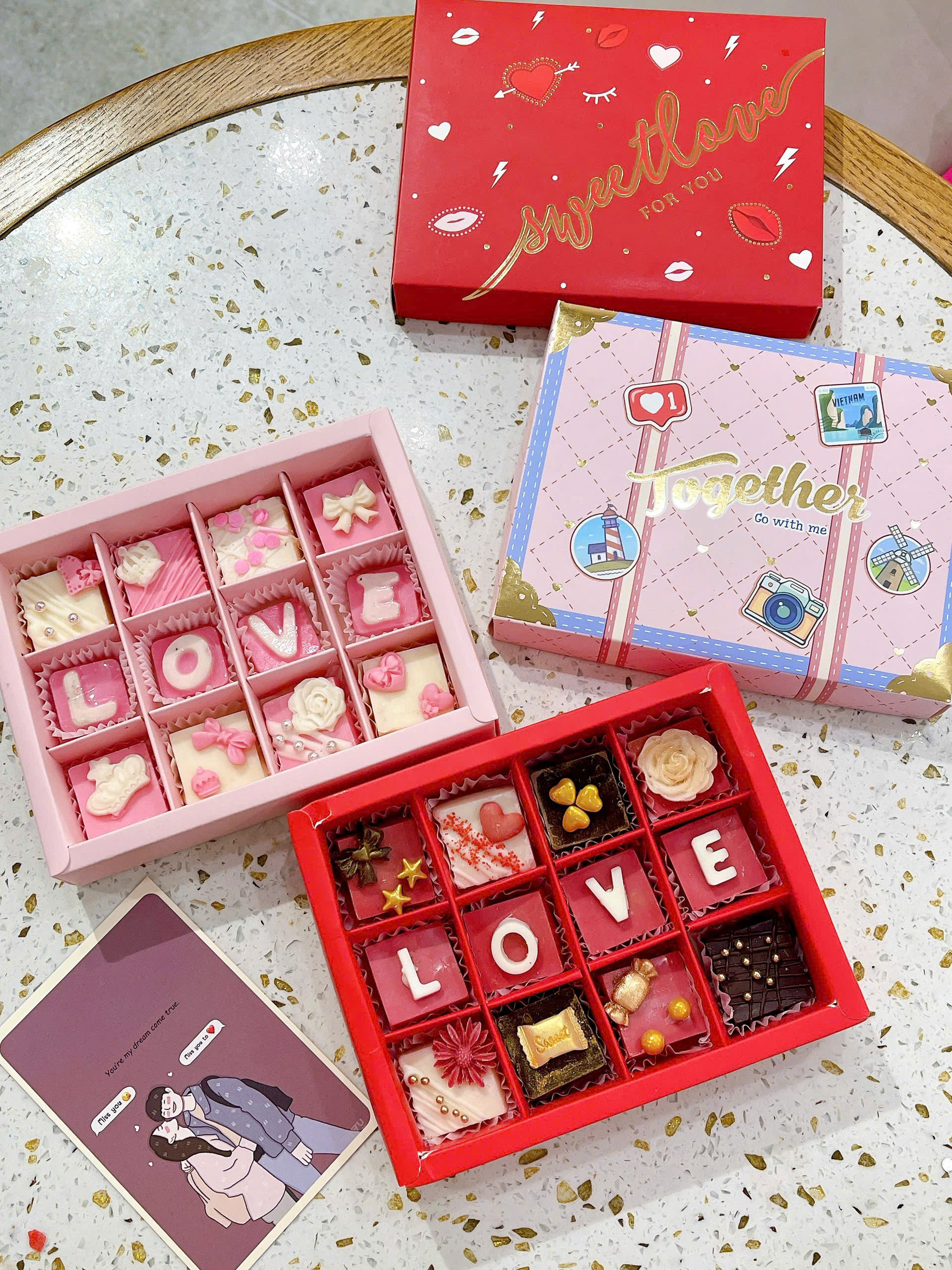 Thị trường quà tặng Valentine: Hoa tươi tăng giá, hoa "bất tử" giá cao nhưng vẫn hút khách - Ảnh 4