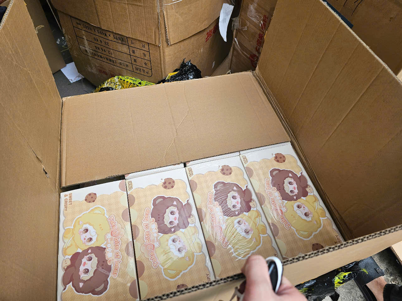 “Hộp quà bí ẩn” đắt khách trong dịp lễ tình nhân - Ảnh 9