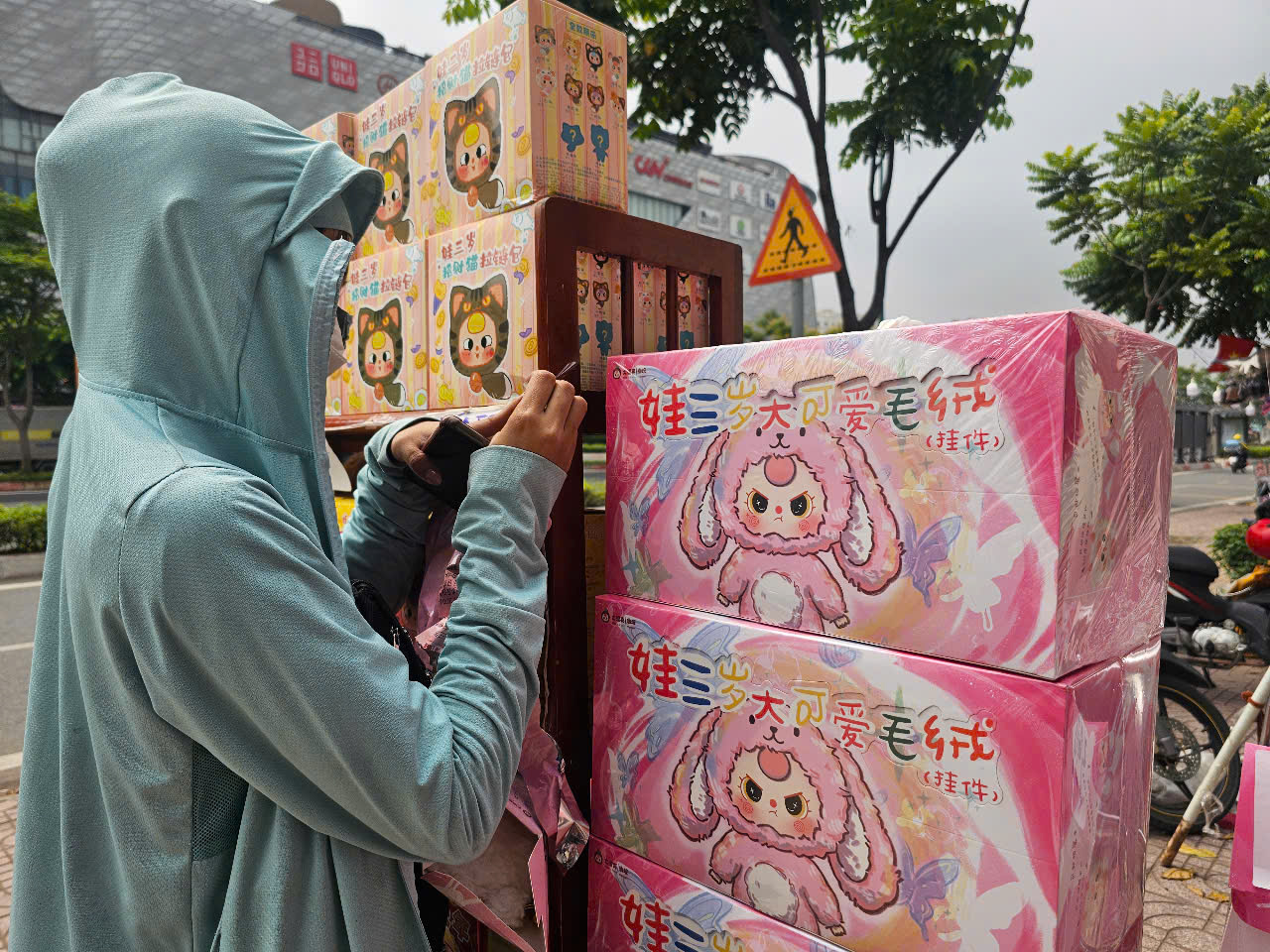 “Hộp quà bí ẩn” đắt khách trong dịp lễ tình nhân - Ảnh 1