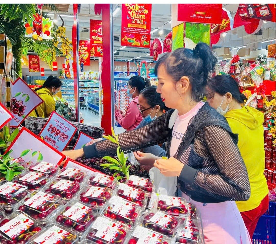 Nhiều loại trái cây 'xa xỉ' có giá rẻ giật mình - Ảnh 3