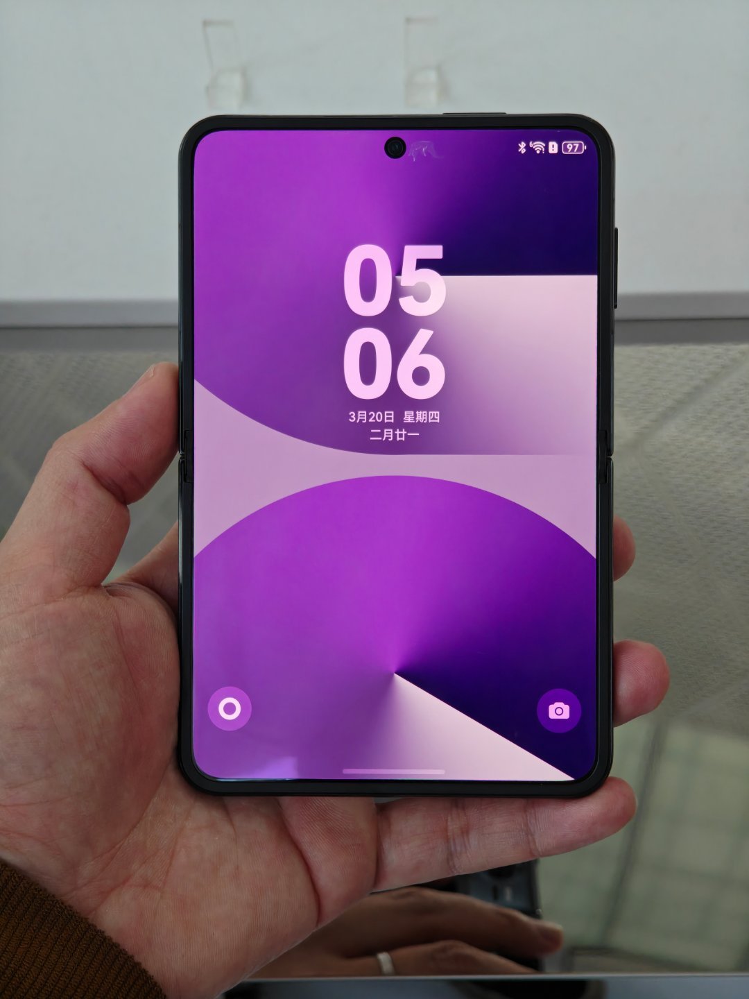 Huawei ra mắt điện thoại gập độc dị, CEO bảo là "ai cũng mua được" nhưng giá thì gần 30 triệu đồng - Ảnh 4