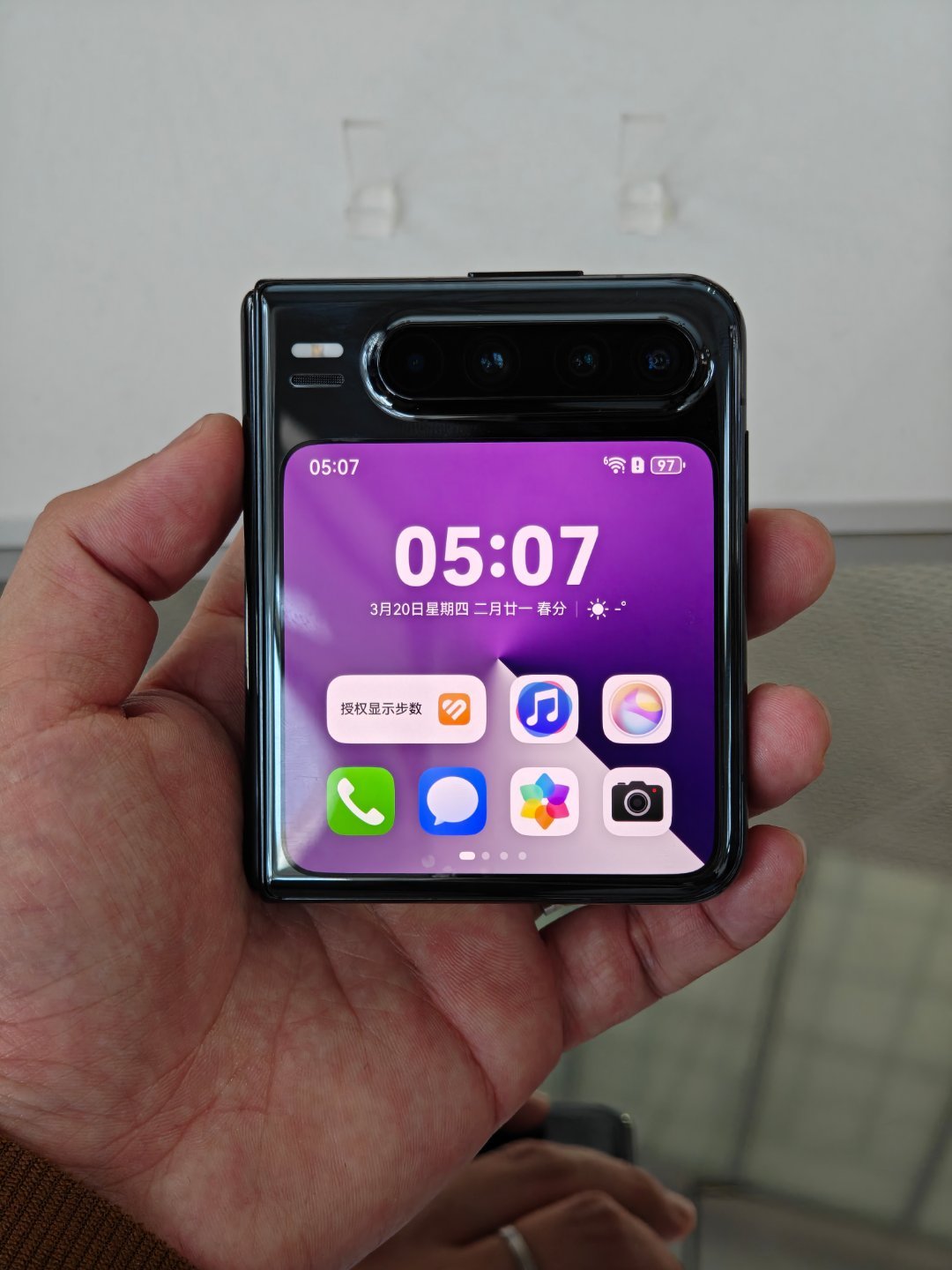 Huawei ra mắt điện thoại gập độc dị, CEO bảo là "ai cũng mua được" nhưng giá thì gần 30 triệu đồng - Ảnh 5