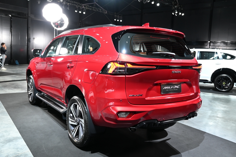 Lô Isuzu mu-X 2025 đầu tiên lộ diện tại Việt Nam: Thiết kế mới, mâm 20 inch ngang Everest, dễ ra mắt trong thời gian gần - Ảnh 7