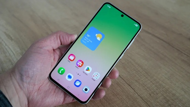Rẻ hơn đến 10 triệu, điện thoại này gây kinh ngạc vì tính năng hơn cả Galaxy S25: Màn 6.7 inch, sạc 45W - Ảnh 1