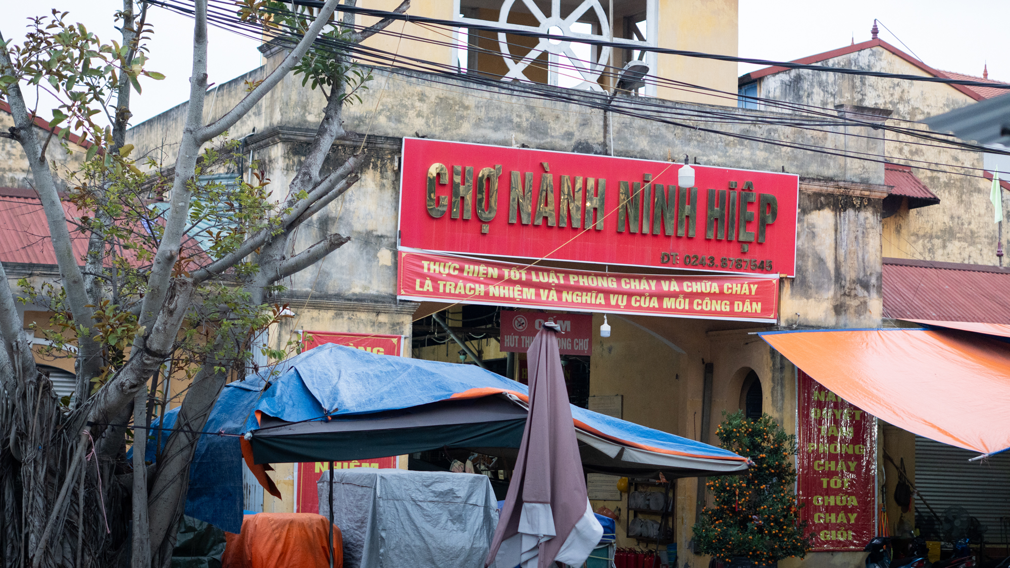 Cảnh bỏ chợ tại nơi từng là thiên đường thời trang sỉ miền bắc, giá thuê ki-ốt lên đến hơn một tỷ đồng/năm - Ảnh 1