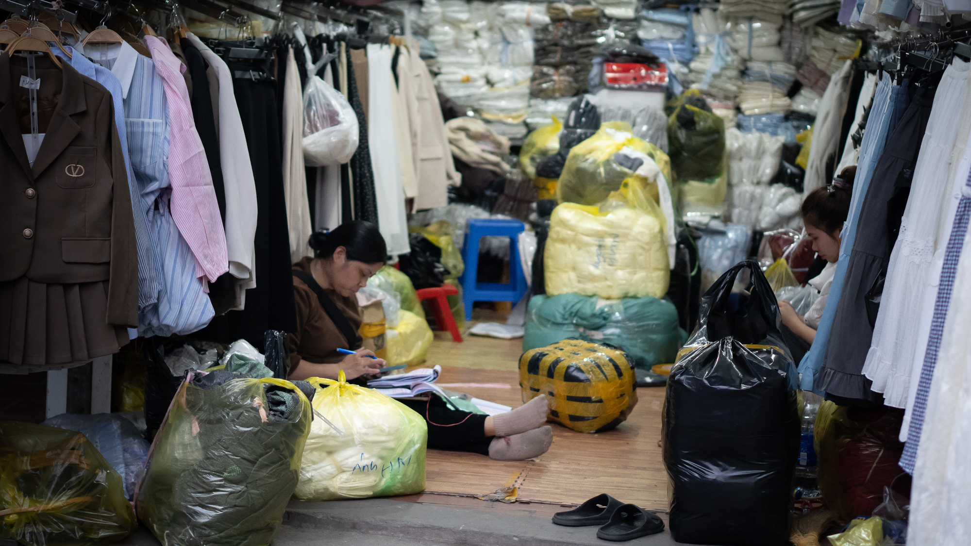 Cảnh bỏ chợ tại nơi từng là thiên đường thời trang sỉ miền bắc, giá thuê ki-ốt lên đến hơn một tỷ đồng/năm - Ảnh 2