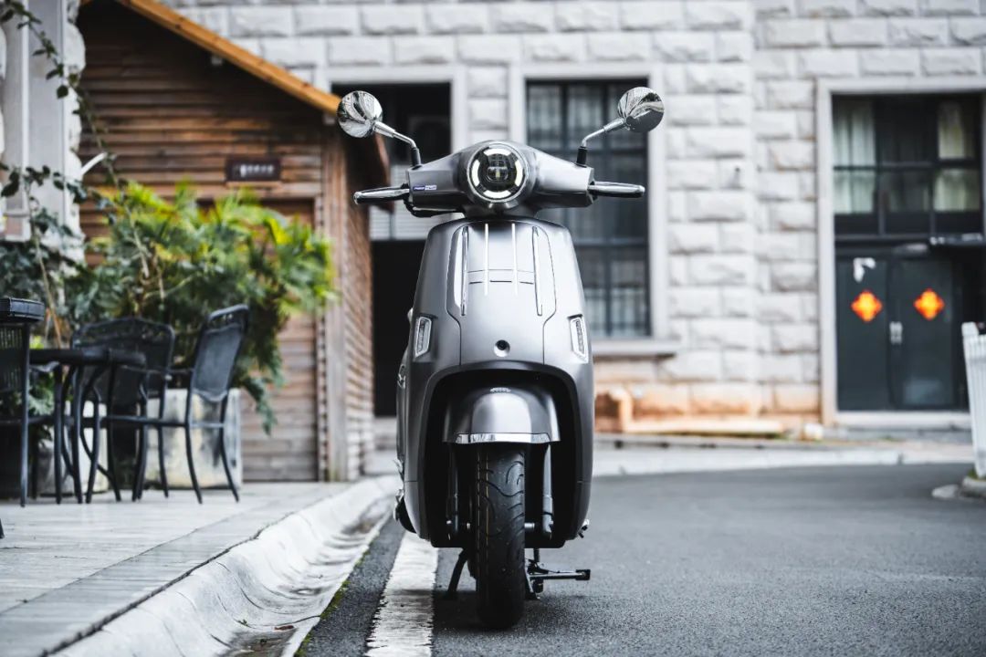 Mẫu xe ga khiến Honda SH Mode phải dè chừng: Động cơ 150cc mạnh mẽ, màn TFT LCD cảm ứng - chạy 500 km mới cần đổ xăng - Ảnh 2