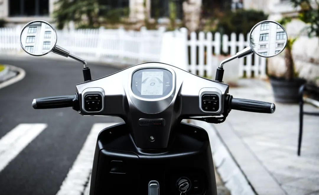 Mẫu xe ga khiến Honda SH Mode phải dè chừng: Động cơ 150cc mạnh mẽ, màn TFT LCD cảm ứng - chạy 500 km mới cần đổ xăng - Ảnh 3