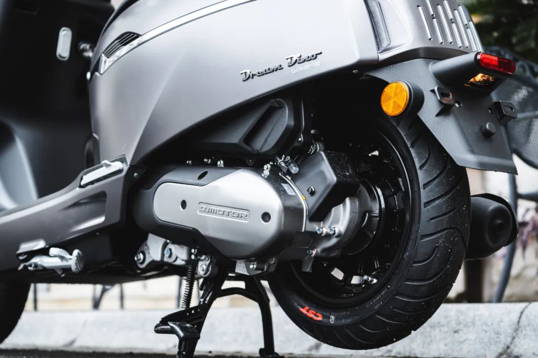 Mẫu xe ga khiến Honda SH Mode phải dè chừng: Động cơ 150cc mạnh mẽ, màn TFT LCD cảm ứng - chạy 500 km mới cần đổ xăng - Ảnh 4