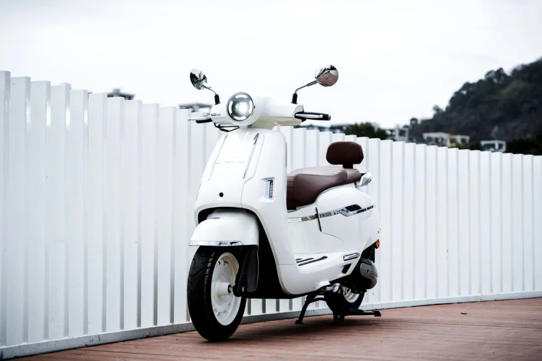 Mẫu xe ga khiến Honda SH Mode phải dè chừng: Động cơ 150cc mạnh mẽ, màn TFT LCD cảm ứng - chạy 500 km mới cần đổ xăng - Ảnh 1