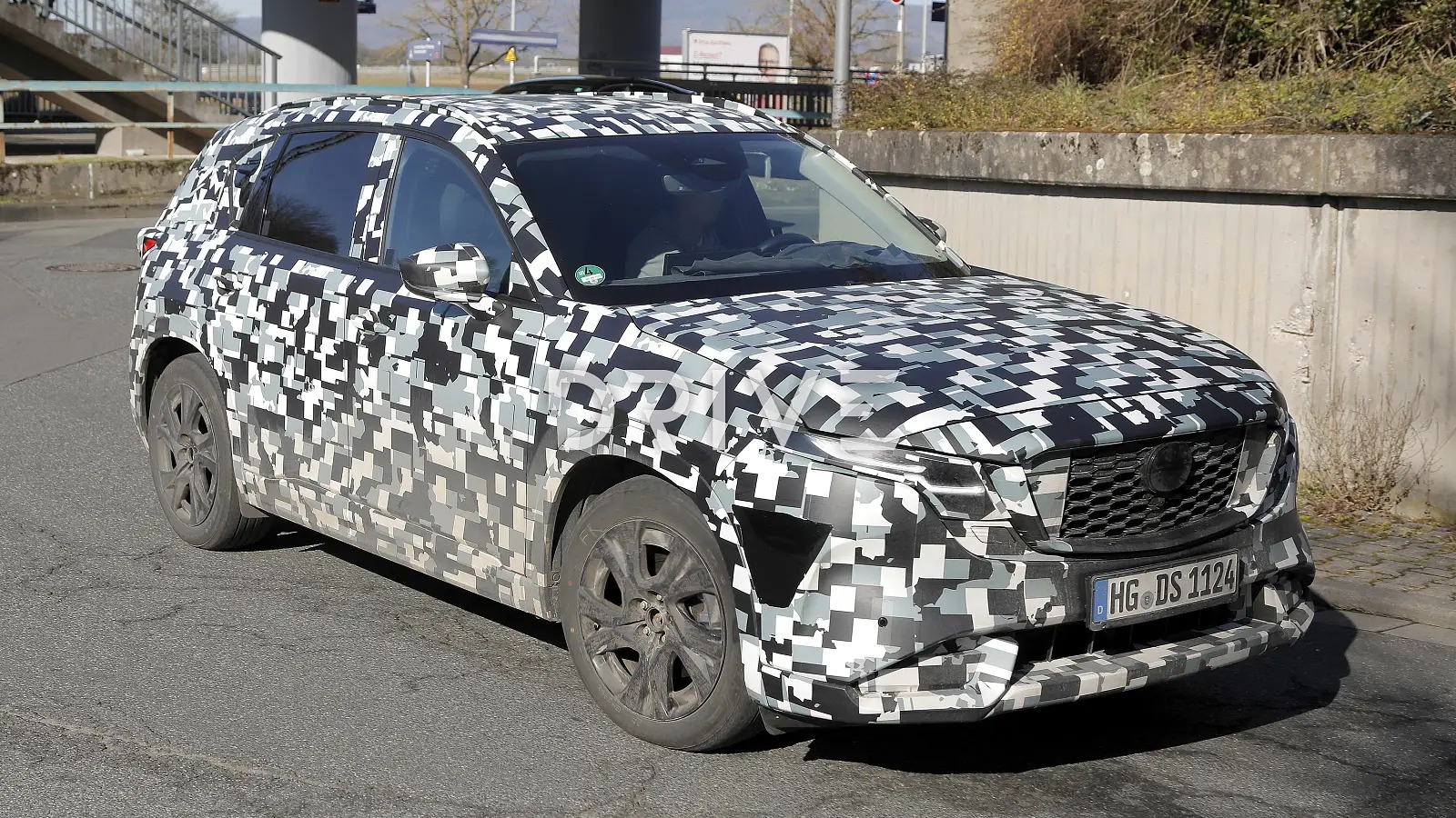 Mazda CX-5 mới tiếp tục thử nghiệm, lộ dàn đèn hoàn toàn mới, hàng ghế sau dự kiến thoải mái hơn - Ảnh 1