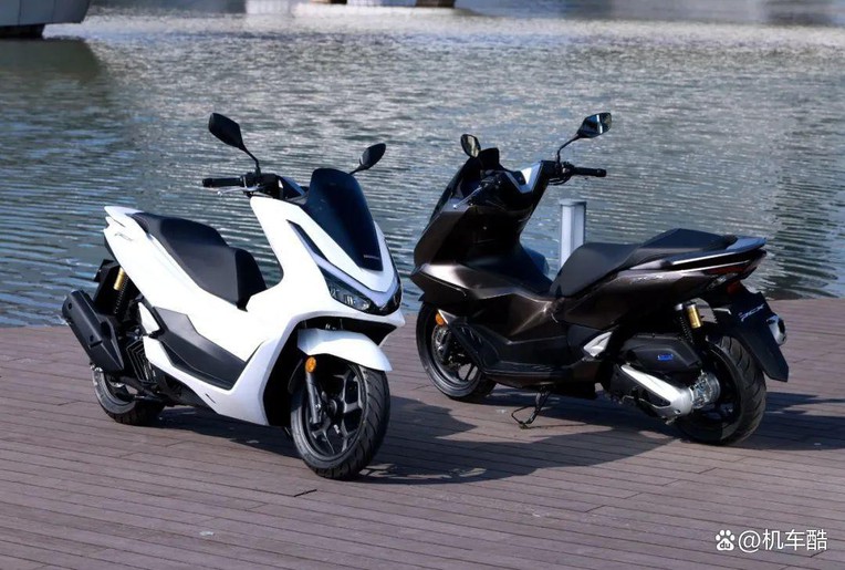 Honda PCX 160 2025 gây sốt tại Trung Quốc với màn hình TFT 5 inch, phuộc KYB, chỉ ăn 2,2L xăng/100km, liệu có về Việt Nam? - Ảnh 1