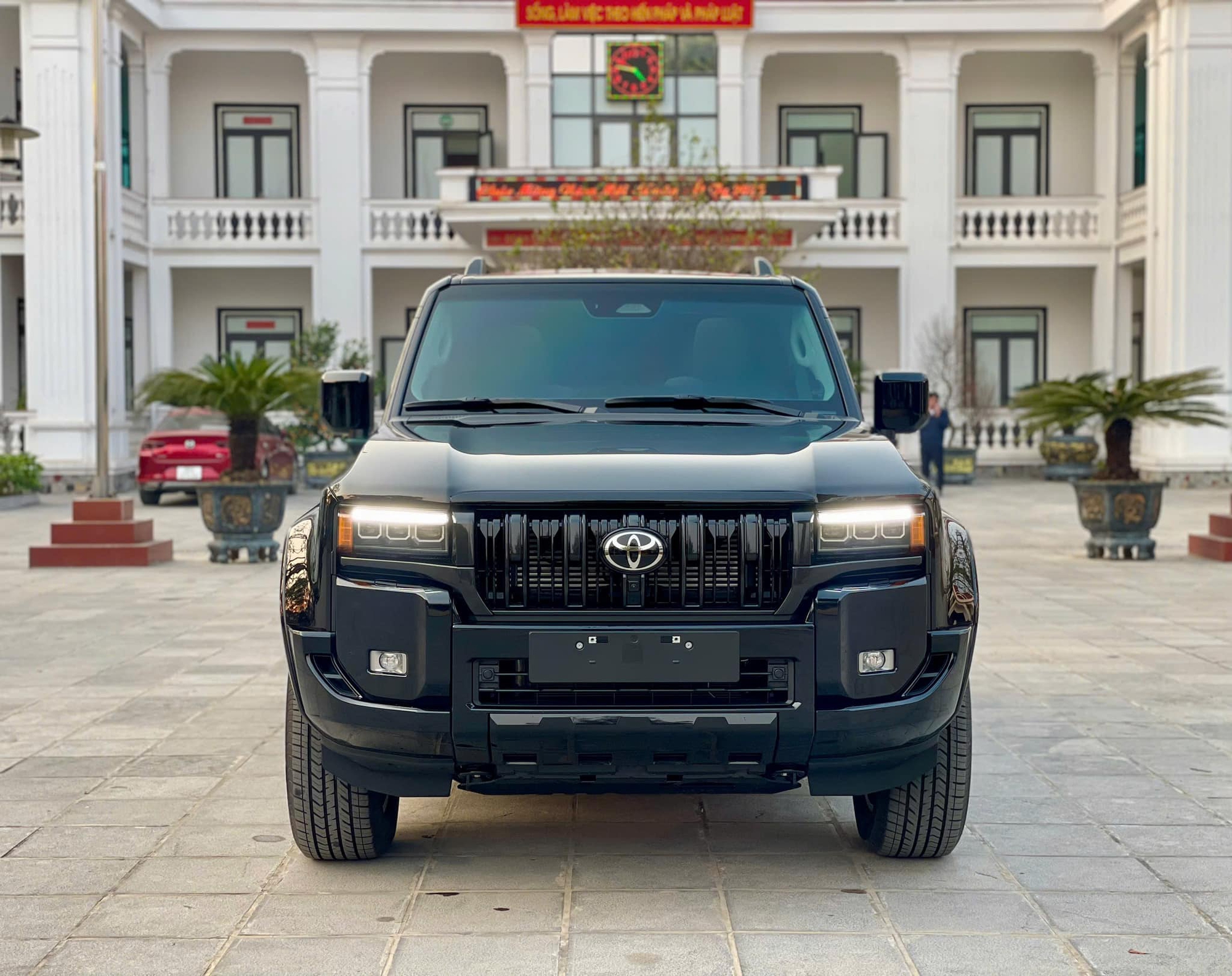 Toyota Land Cruiser nâng cấp tại Việt Nam: Giá tăng gần 300 triệu, màn hình lớn, cải tiến ADAS - Ảnh 7