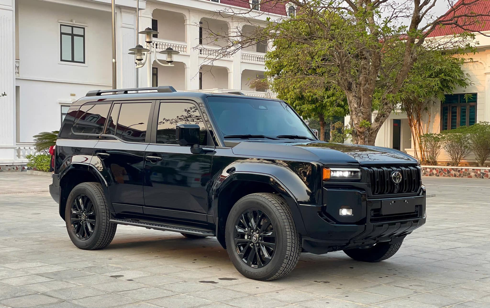 Toyota Land Cruiser nâng cấp tại Việt Nam: Giá tăng gần 300 triệu, màn hình lớn, cải tiến ADAS - Ảnh 5