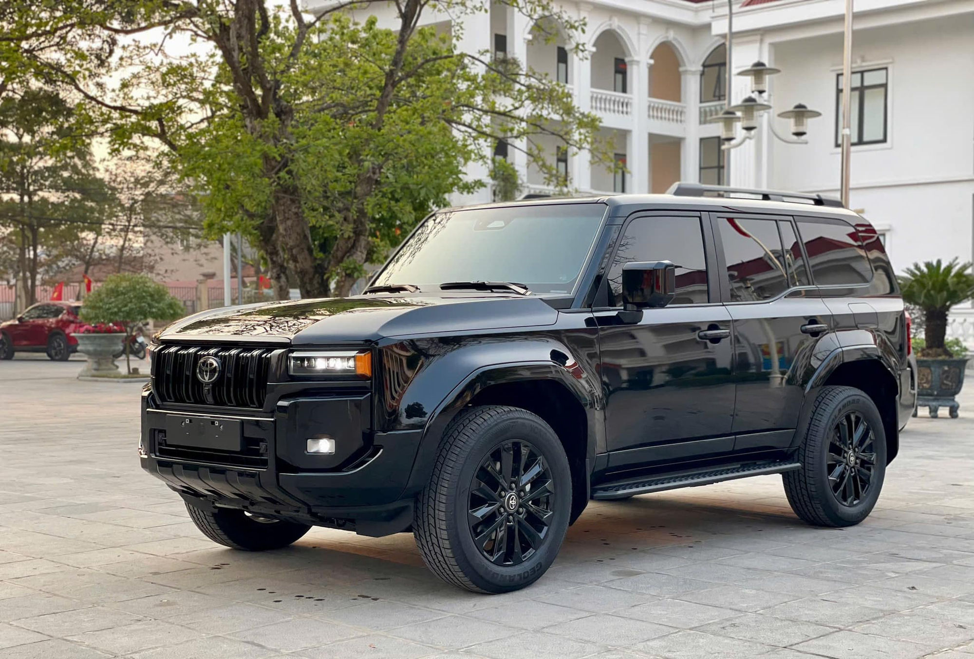 Toyota Land Cruiser nâng cấp tại Việt Nam: Giá tăng gần 300 triệu, màn hình lớn, cải tiến ADAS - Ảnh 6