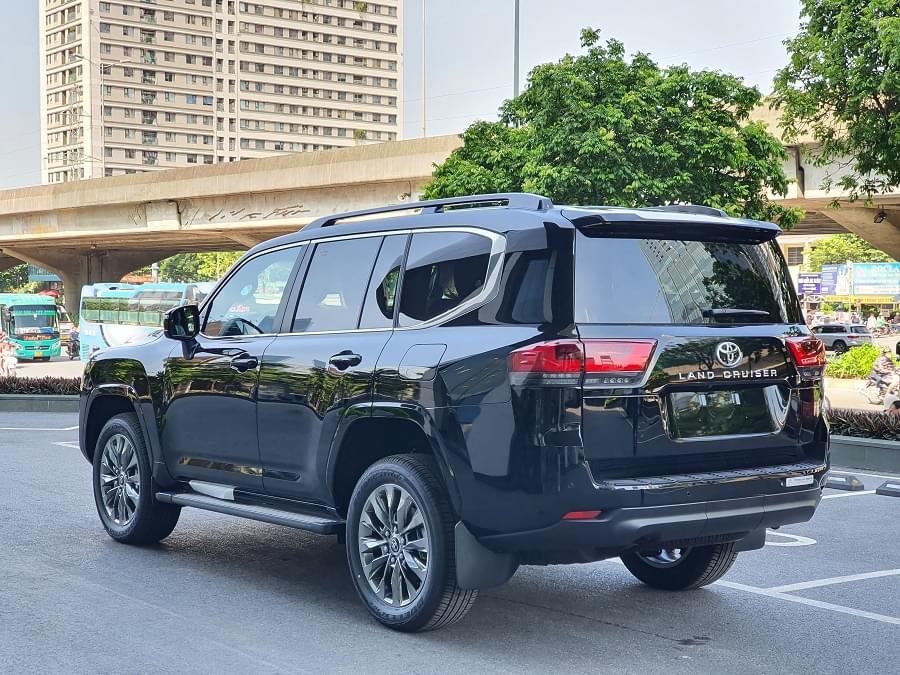 Toyota Land Cruiser nâng cấp tại Việt Nam: Giá tăng gần 300 triệu, màn hình lớn, cải tiến ADAS - Ảnh 4
