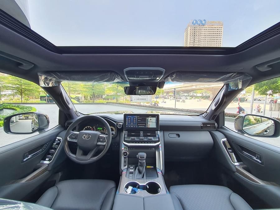 Toyota Land Cruiser nâng cấp tại Việt Nam: Giá tăng gần 300 triệu, màn hình lớn, cải tiến ADAS - Ảnh 3