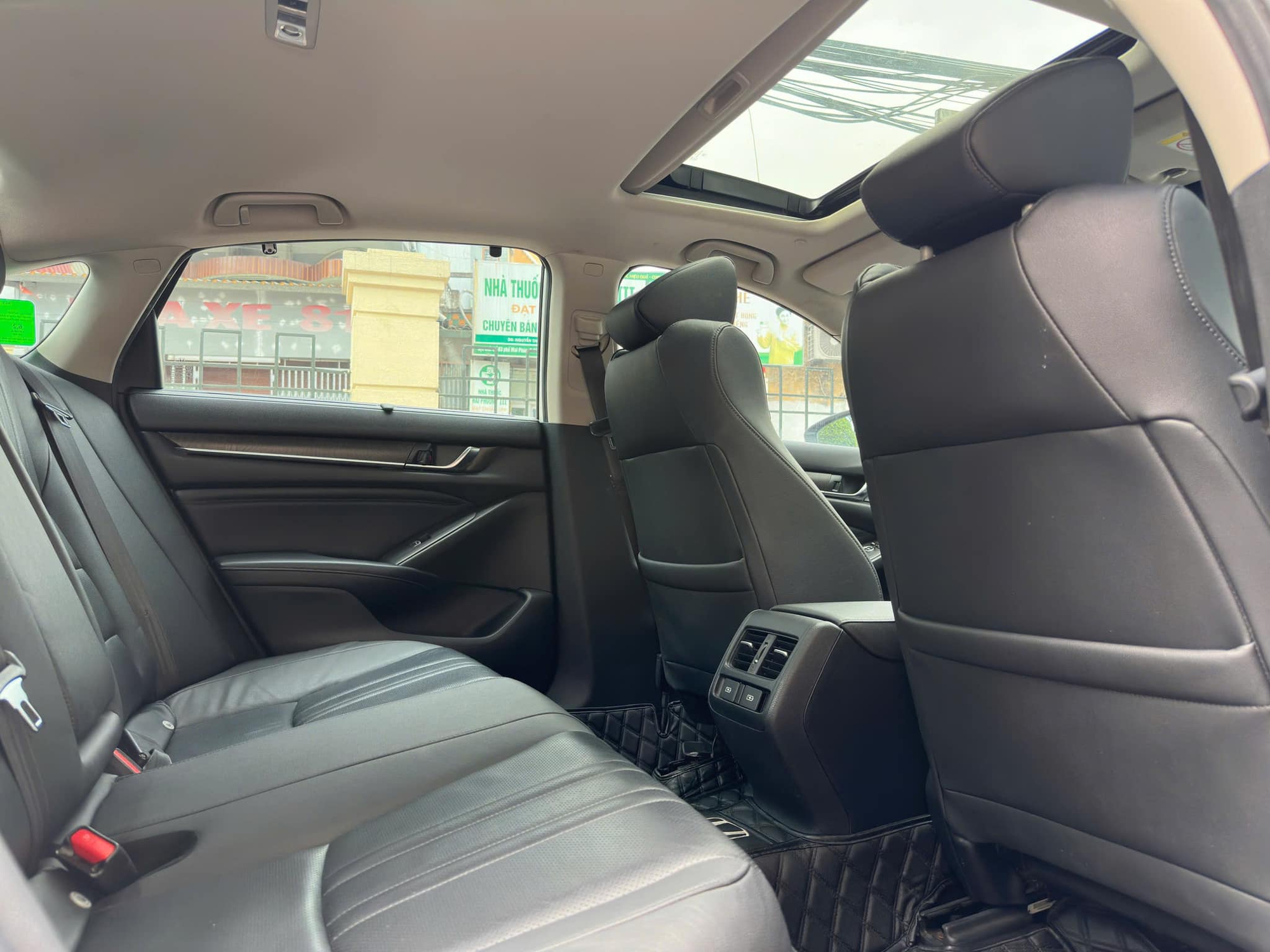 Rao Honda Accord 2019 rẻ hơn thị trường cả trăm triệu đồng, người bán thật thà giải thích khiến CĐM khen ngợi - Ảnh 12