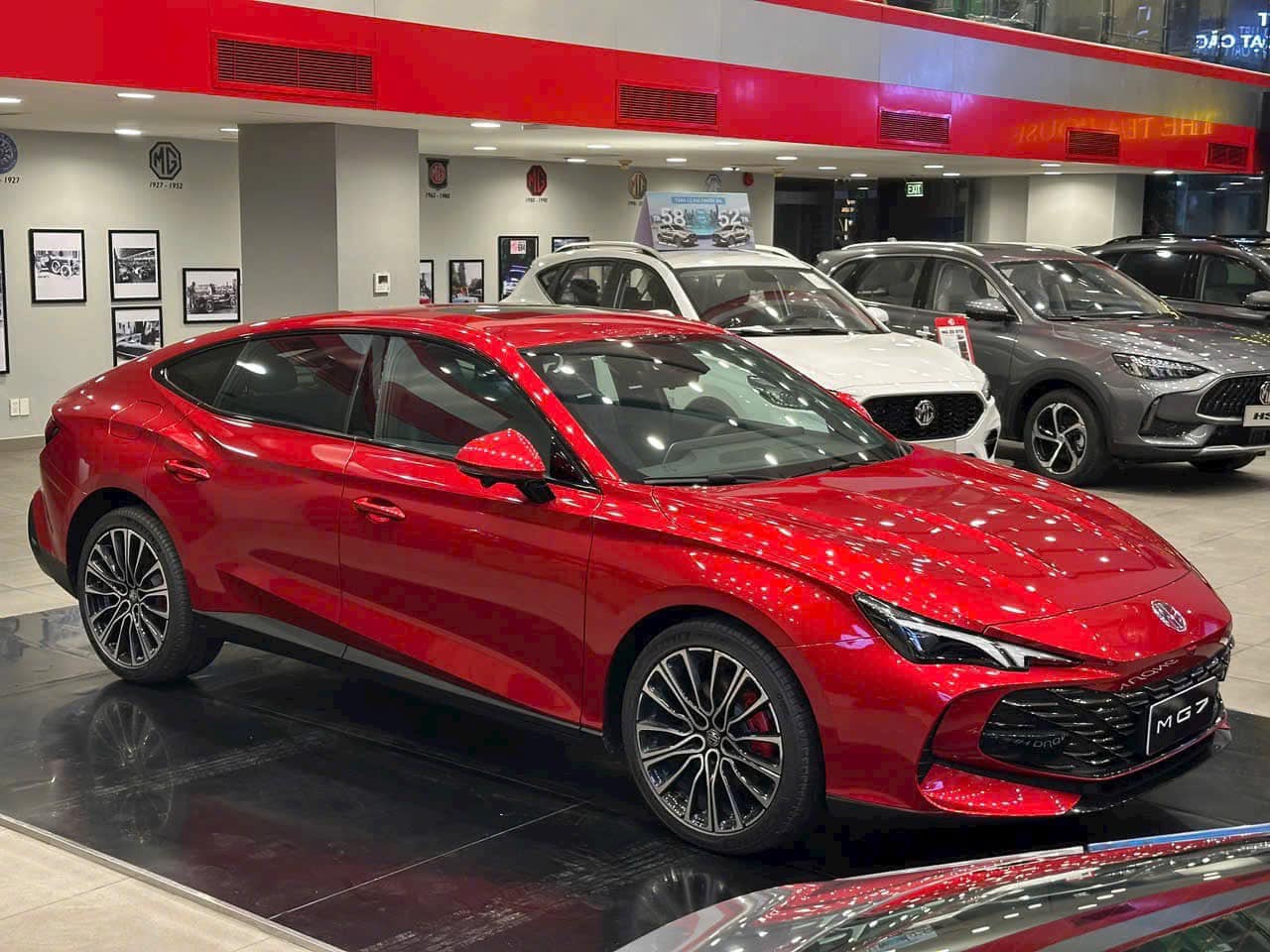 MG7 giảm 40 triệu đồng tại đại lý, khởi điểm từ 699 triệu đồng: Sedan hạng D nhưng giá cạnh tranh cùng Mazda3, Kia K3 - Ảnh 3