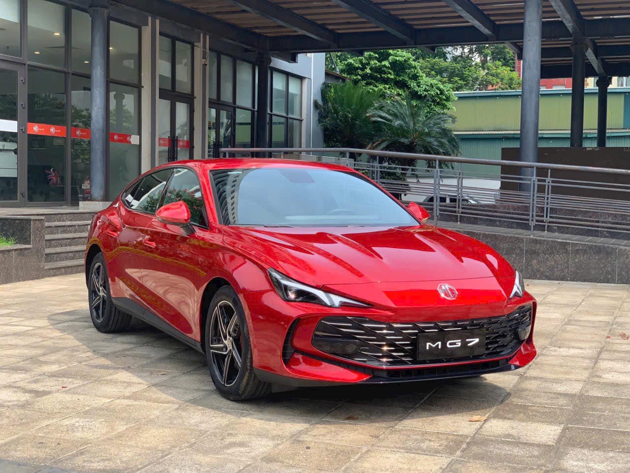 MG7 giảm 40 triệu đồng tại đại lý, khởi điểm từ 699 triệu đồng: Sedan hạng D nhưng giá cạnh tranh cùng Mazda3, Kia K3 - Ảnh 1