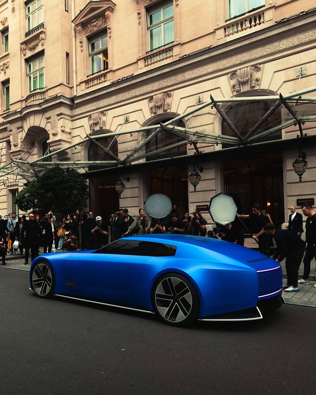 Xe mới của Jaguar lộ mặt ngoài đời thực, nhắm trở thành 'xe điện siêu sang' nhưng người xem 'hết hồn' vì quá dị - Ảnh 2