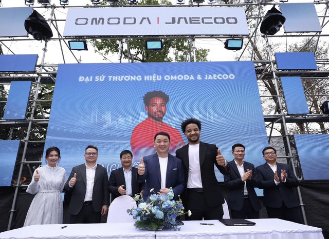 Tiền đạo Xuân Son chính thức nhận quà từ Chủ tịch Geleximco Vũ Văn Tiền: Mẫu xe giá 999 triệu, tiêu thụ chưa đến 1L/100 km tiết kiệm hơn Wave Alpha - Ảnh 1