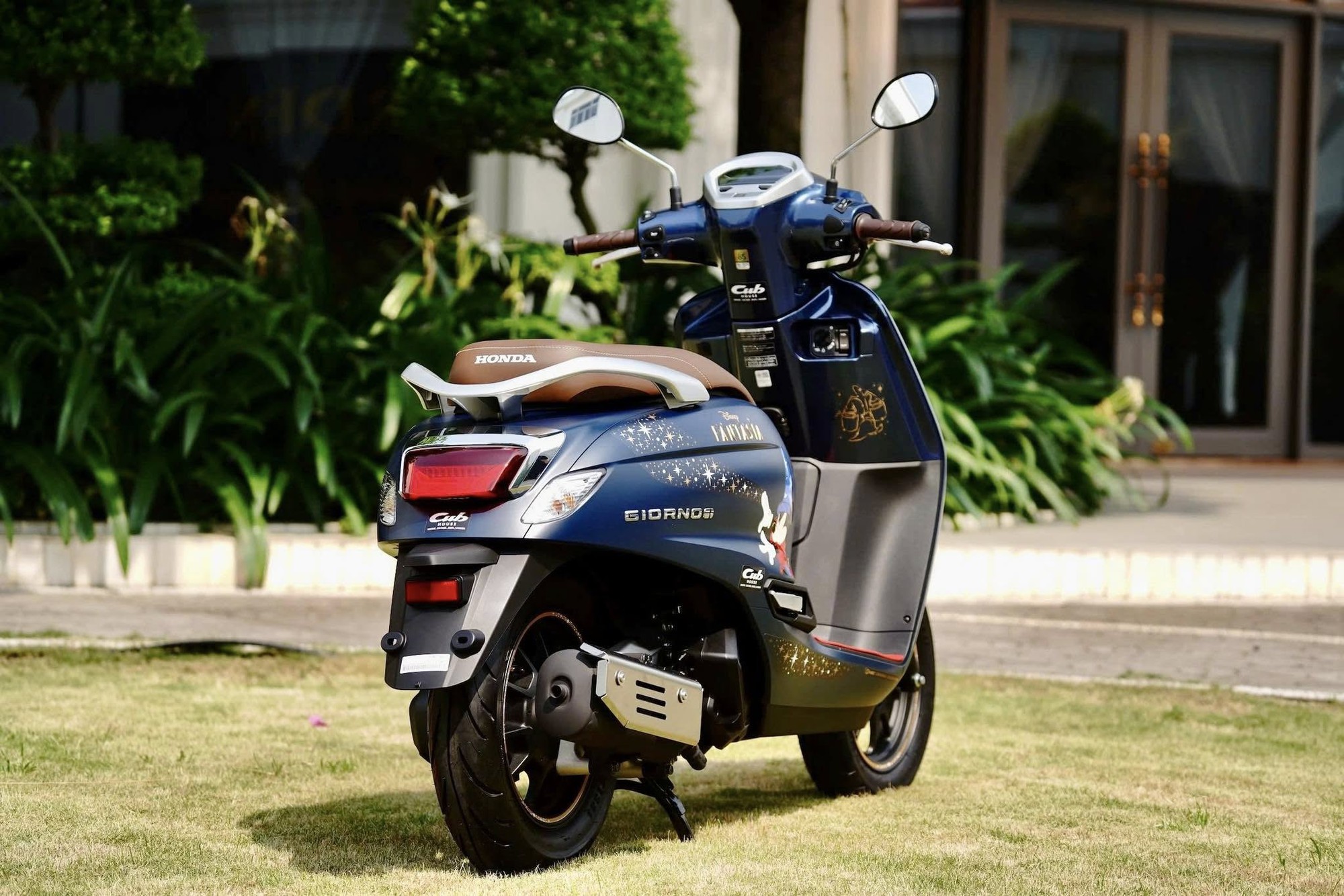 "Tân binh" xe ga 125cc của Honda về đại lý Việt: Thiết kế đẹp như Vespa, tiêu thụ chưa đến 2L/100 km xăng - Ảnh 2