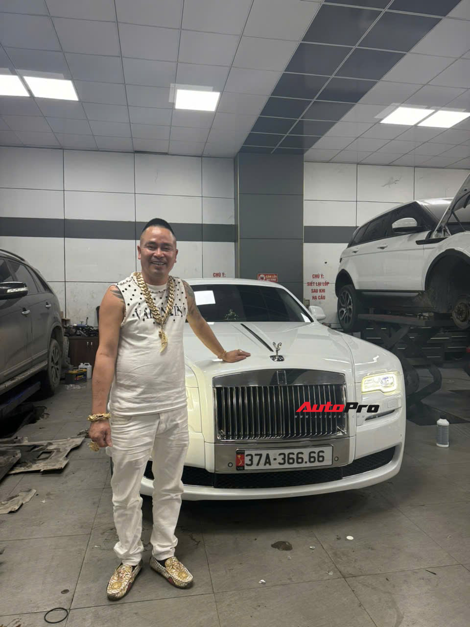 Đại gia Nghệ An tậu Rolls-Royce Ghost hậu chia tay Lamborghini Huracan: Chạy siêu xe đường dài bị mệt nên đổi sang xe siêu sang, mua gần 15 tỷ đồng, có thể đổi trong tương lai - Ảnh 1