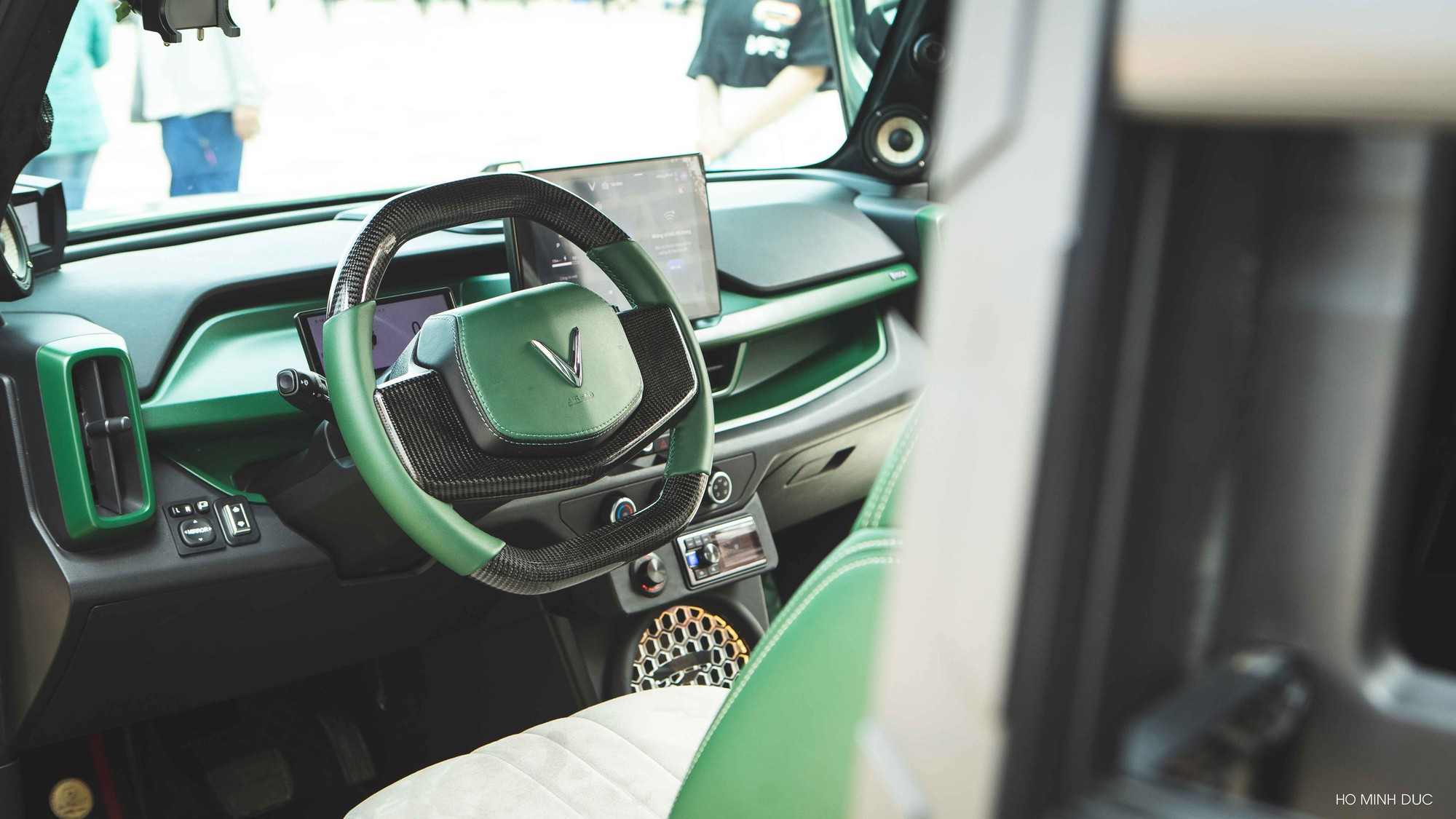 Bỏ 2 cây vàng làm VinFast VF 3 độc nhất: Biến mâm xe thành loa, hát karaoke từ sáng đến tối không hết pin - Ảnh 7