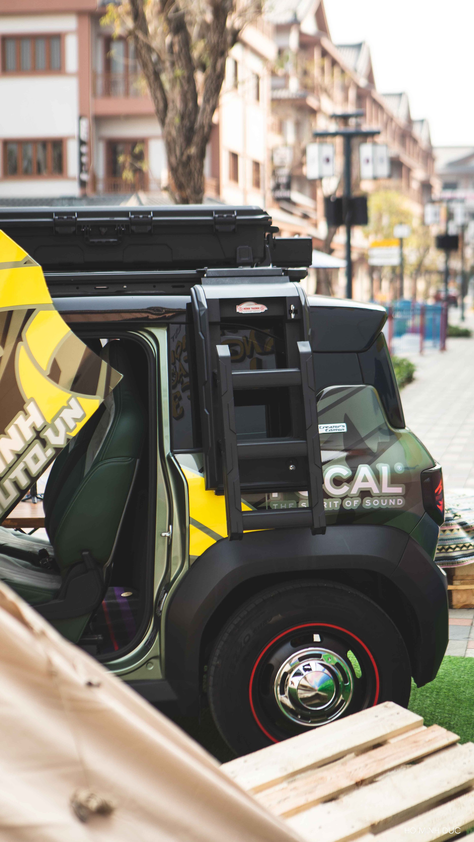 Bỏ 2 cây vàng làm VinFast VF 3 độc nhất: Biến mâm xe thành loa, hát karaoke từ sáng đến tối không hết pin - Ảnh 6