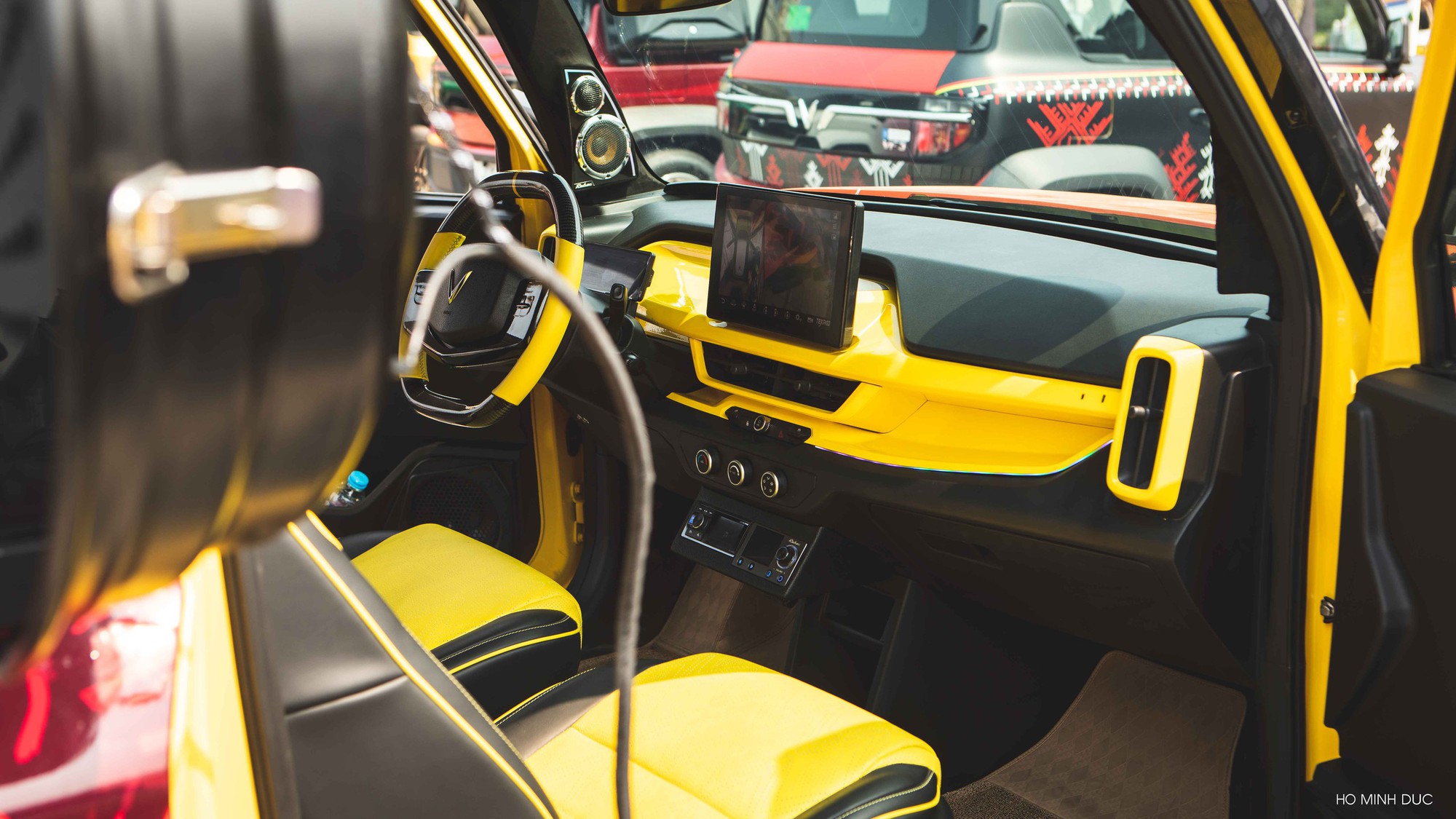 Bỏ 2 cây vàng làm VinFast VF 3 độc nhất: Biến mâm xe thành loa, hát karaoke từ sáng đến tối không hết pin - Ảnh 23