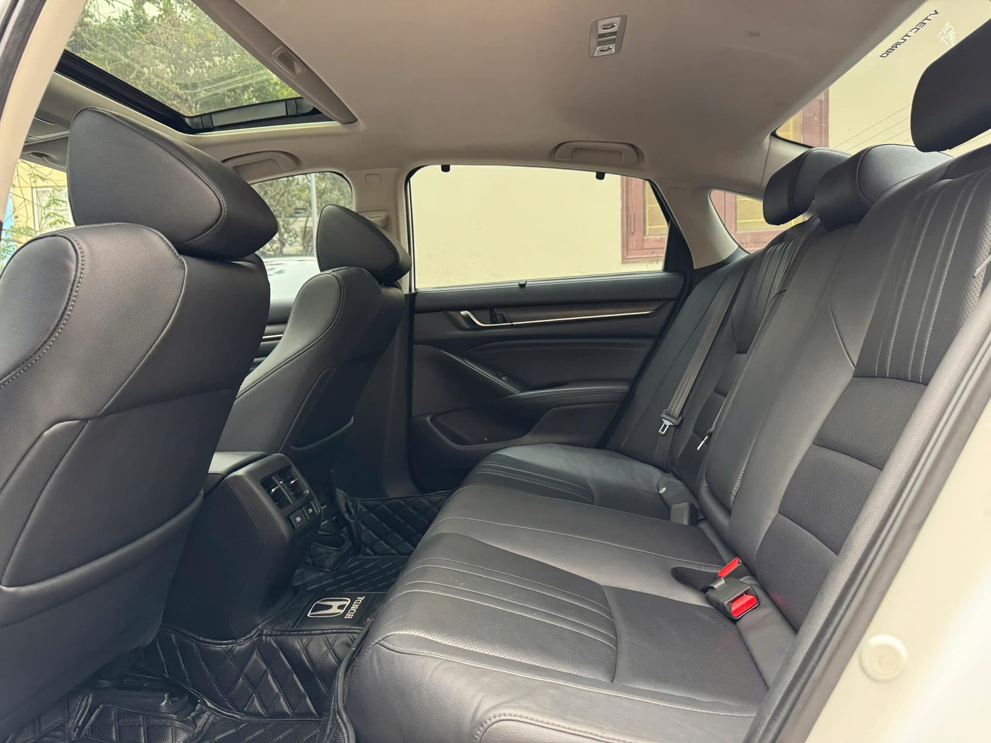 Rao Honda Accord 2019 rẻ hơn thị trường cả trăm triệu đồng, người bán thật thà giải thích khiến CĐM khen ngợi - Ảnh 11