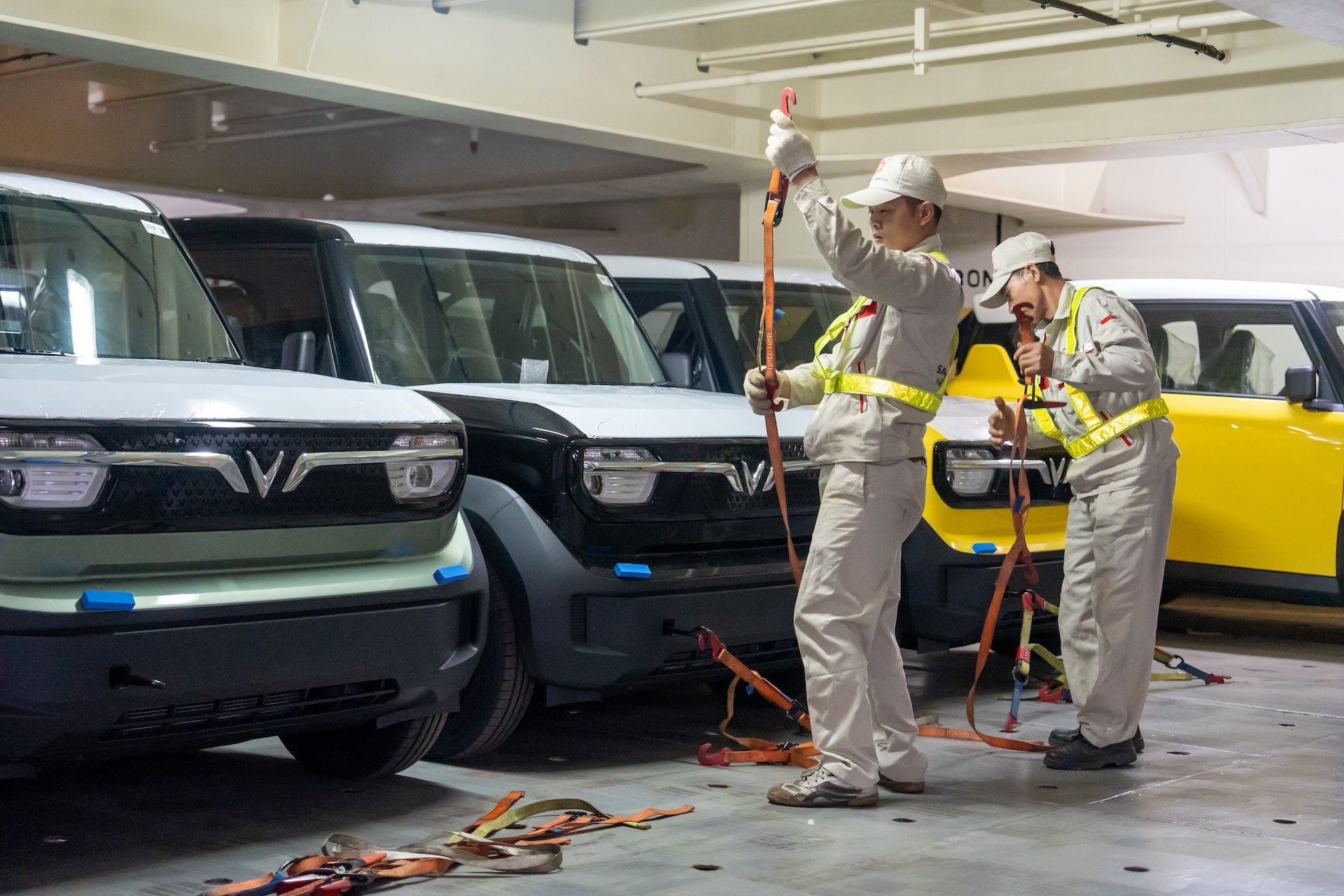 Hàng nghìn xe vừa xuất bến tới nước sát Việt Nam, bộ trưởng nước này hé lộ kế hoạch tỷ đô của VinFast - Ảnh 1