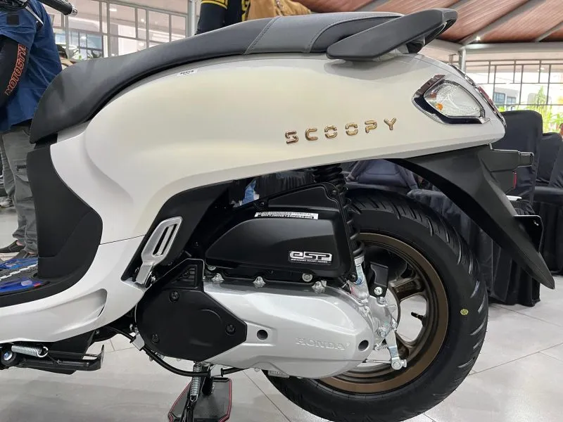 Xe ga 110cc "sang, xịn, mịn" của Honda về đại lý Việt: Trang bị ngang cơ Vision, tiết kiệm xăng ấn tượng 1,7 lít/100 km - Ảnh 8