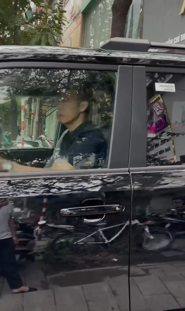 Cầu thủ Văn Quyết sắm Toyota Land Cruiser Prado giá hơn 4 tỷ đồng, ‘nhấc’ biển số tứ quý 8 từ Range Rover sang - Ảnh 10