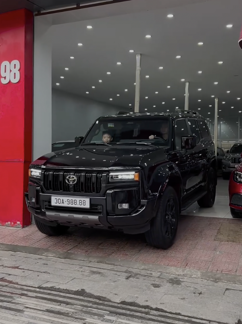 Cầu thủ Văn Quyết sắm Toyota Land Cruiser Prado giá hơn 4 tỷ đồng, ‘nhấc’ biển số tứ quý 8 từ Range Rover sang - Ảnh 9