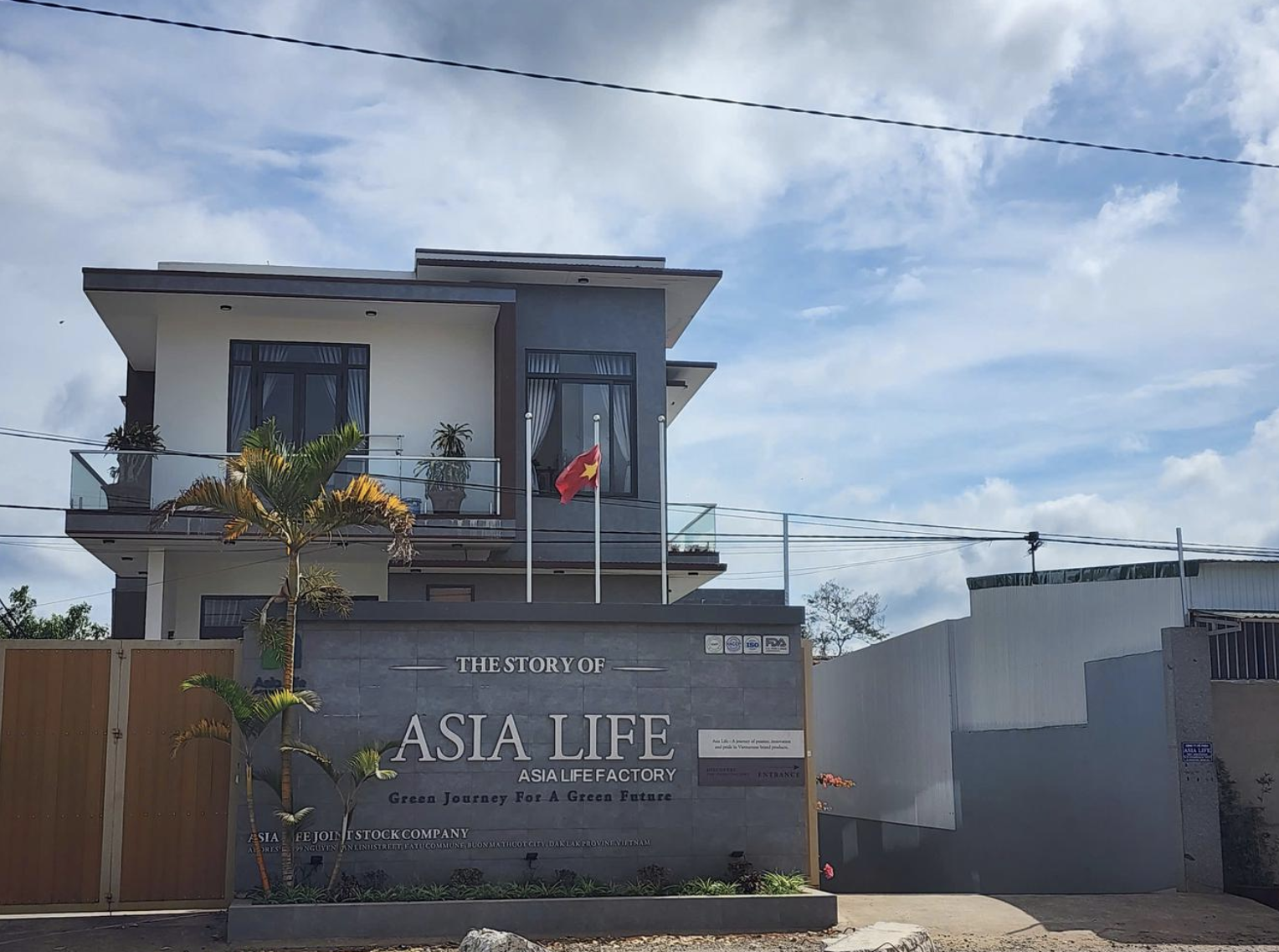 Nóng: Lập đoàn kiểm tra Công ty sản xuất kẹo rau củ Kera sau ồn ào quảng cáo của Hoa hậu Thùy Tiên, Hằng Du Mục và Quang Linh Vlogs - Ảnh 1