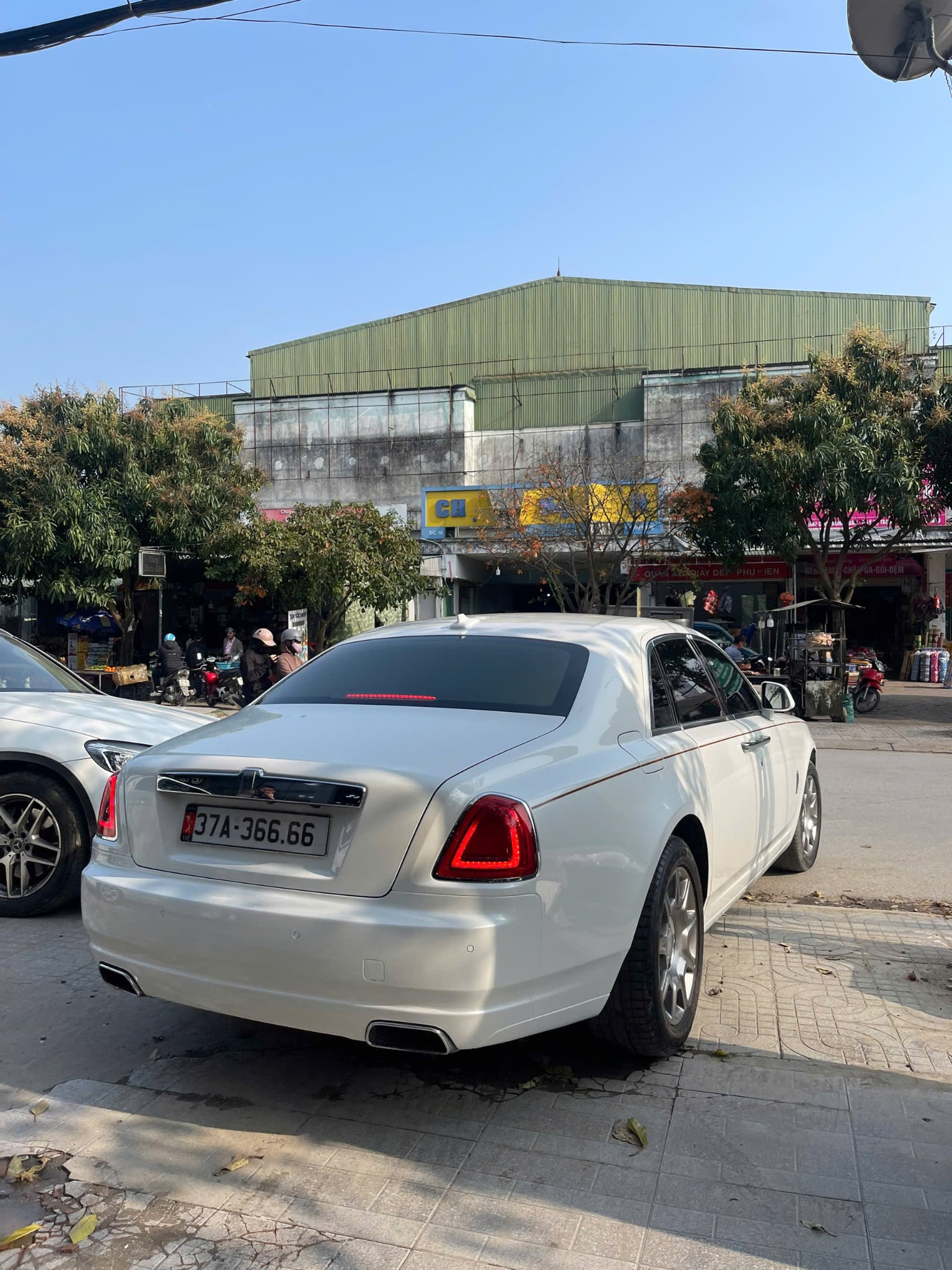 Đại gia Nghệ An tậu Rolls-Royce Ghost hậu chia tay Lamborghini Huracan: Chạy siêu xe đường dài bị mệt nên đổi sang xe siêu sang, mua gần 15 tỷ đồng, có thể đổi trong tương lai - Ảnh 8