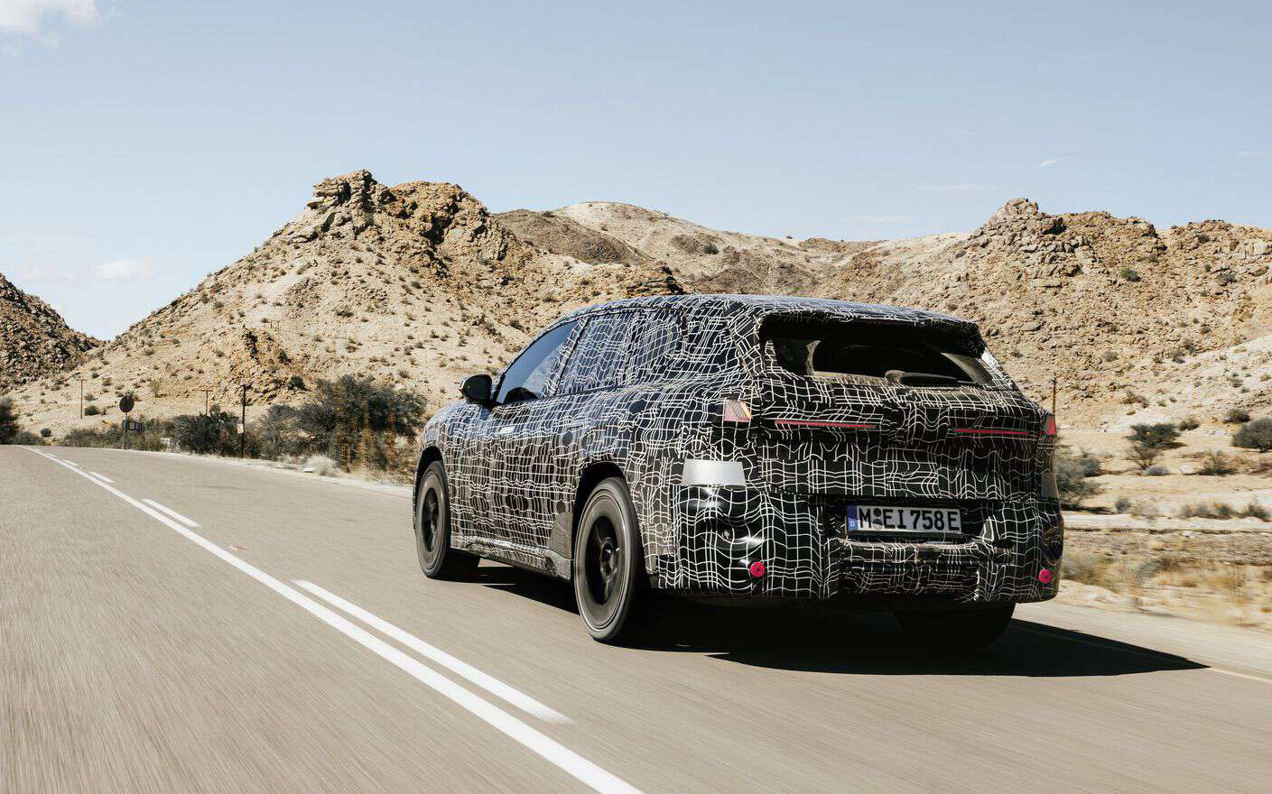 BMW iX3 mới lần đầu lộ diện chính thức: Thiết kế khác hoàn toàn đời cũ, có thể chạy 700km/sạc, làm khó GLC - Ảnh 2