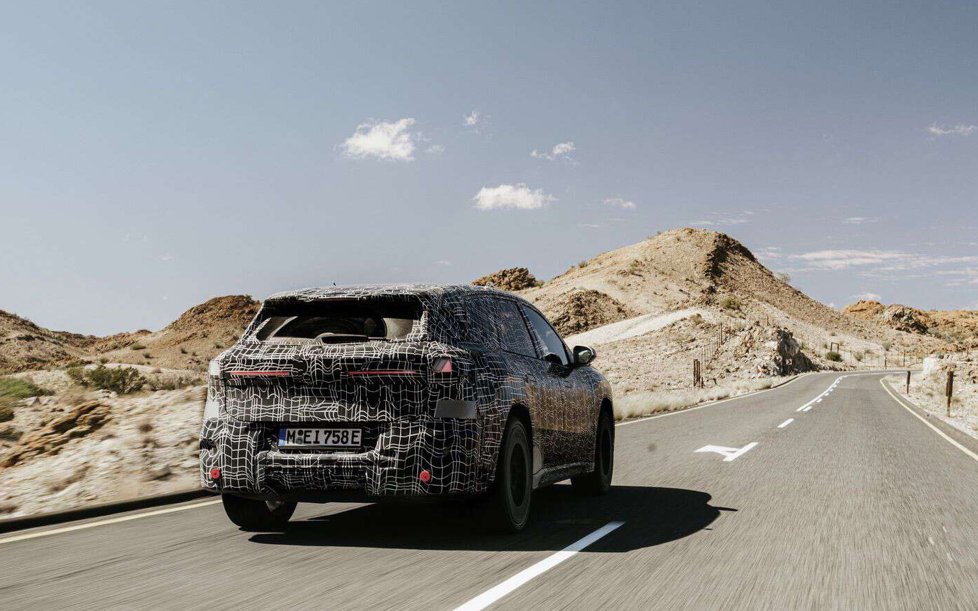 BMW iX3 mới lần đầu lộ diện chính thức: Thiết kế khác hoàn toàn đời cũ, có thể chạy 700km/sạc, làm khó GLC - Ảnh 3