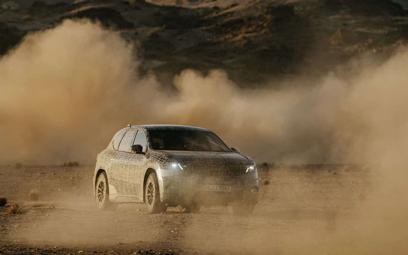 BMW iX3 mới lần đầu lộ diện chính thức: Thiết kế khác hoàn toàn đời cũ, có thể chạy 700km/sạc, làm khó GLC - Ảnh 1