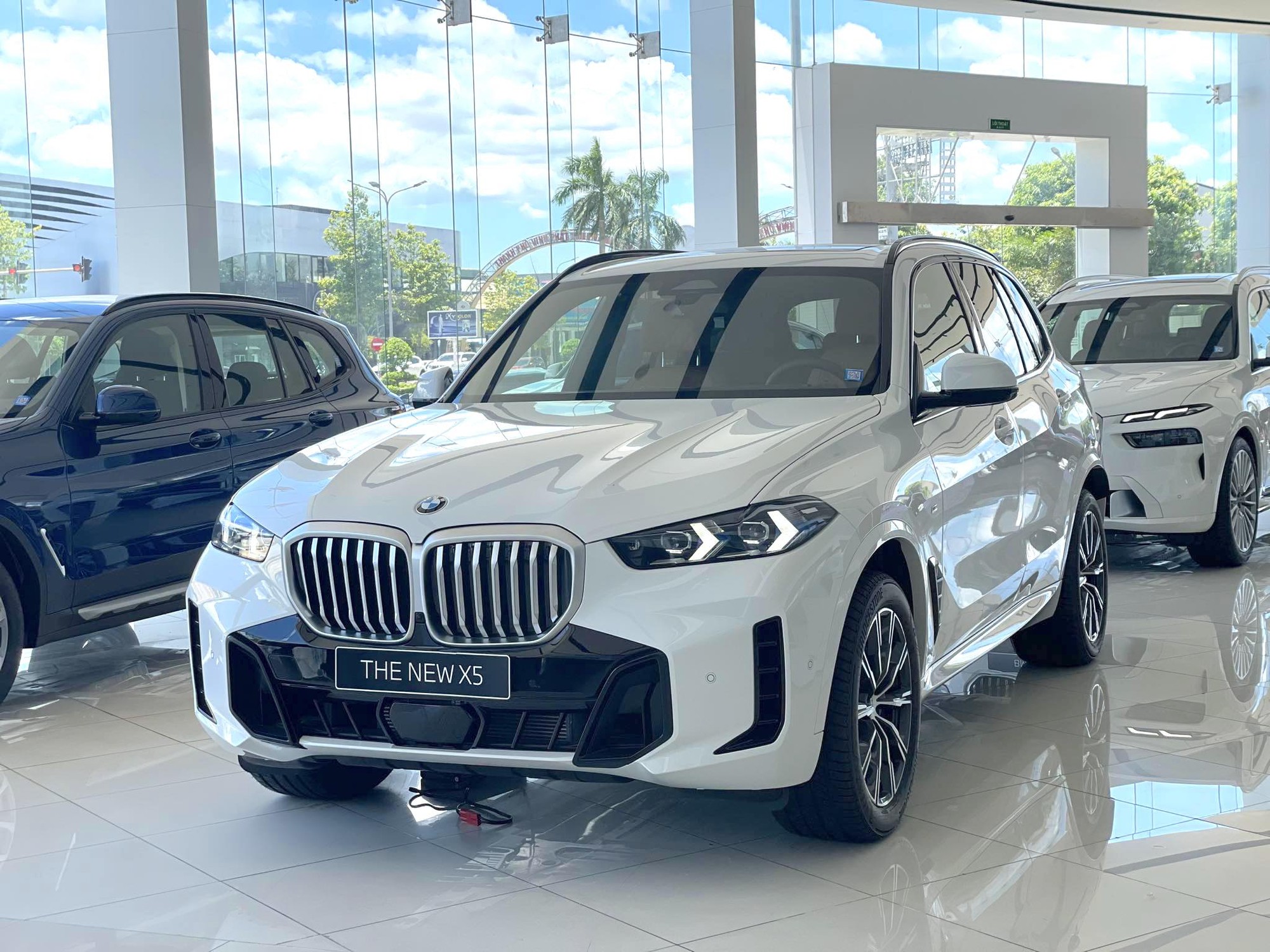 BMW X3, X5 xả kho xe VIN 2023 tại đại lý, giảm nhiều nhất gần 190 triệu, thiếu option này so với bản mới nhất - Ảnh 2