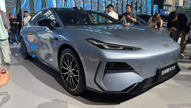 Sedan điện ngang cỡ Toyota Camry ra mắt phiên bản mới: Giá tương đương từ 540 triệu đồng, một lần sạc đi 575 km - Ảnh 3