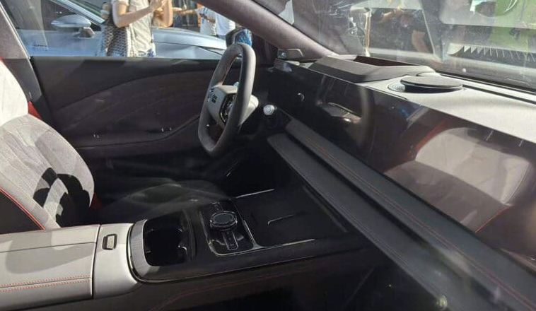 Sedan điện ngang cỡ Toyota Camry ra mắt phiên bản mới: Giá tương đương từ 540 triệu đồng, một lần sạc đi 575 km - Ảnh 2