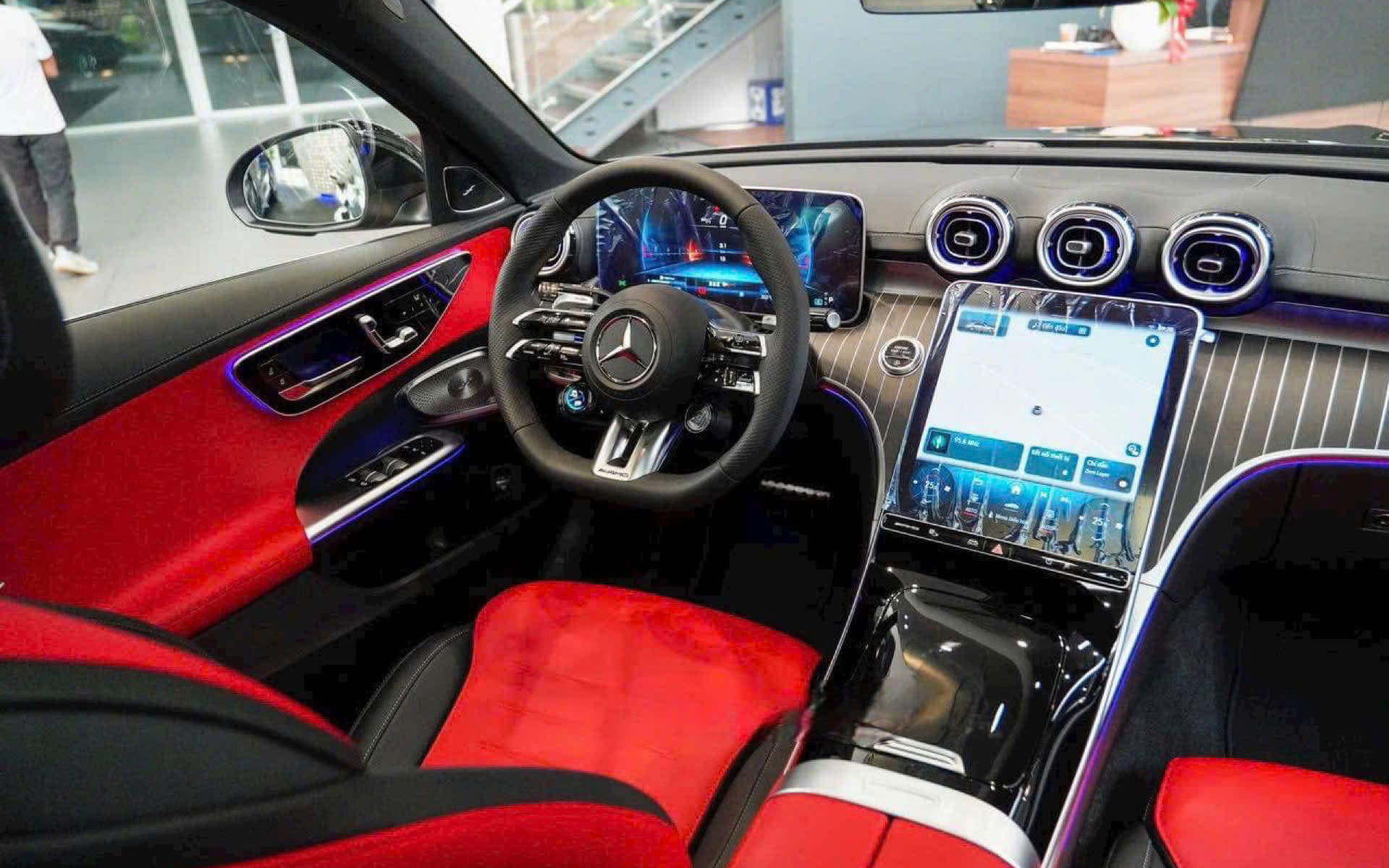 Nhiều thay đổi cho Mercedes-AMG C-Class tại Việt Nam: C 43 thêm option, C 63 giảm giá 170 triệu đồng tại đại lý - Ảnh 4