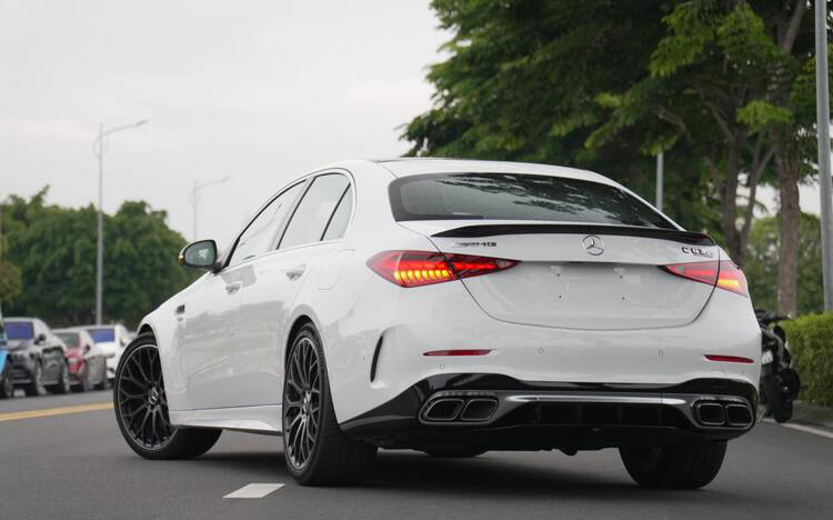 Nhiều thay đổi cho Mercedes-AMG C-Class tại Việt Nam: C 43 thêm option, C 63 giảm giá 170 triệu đồng tại đại lý - Ảnh 7
