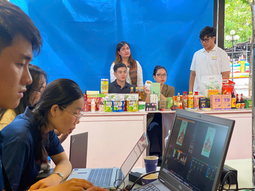 Sàn tăng phí, shop than thở - Ảnh 1